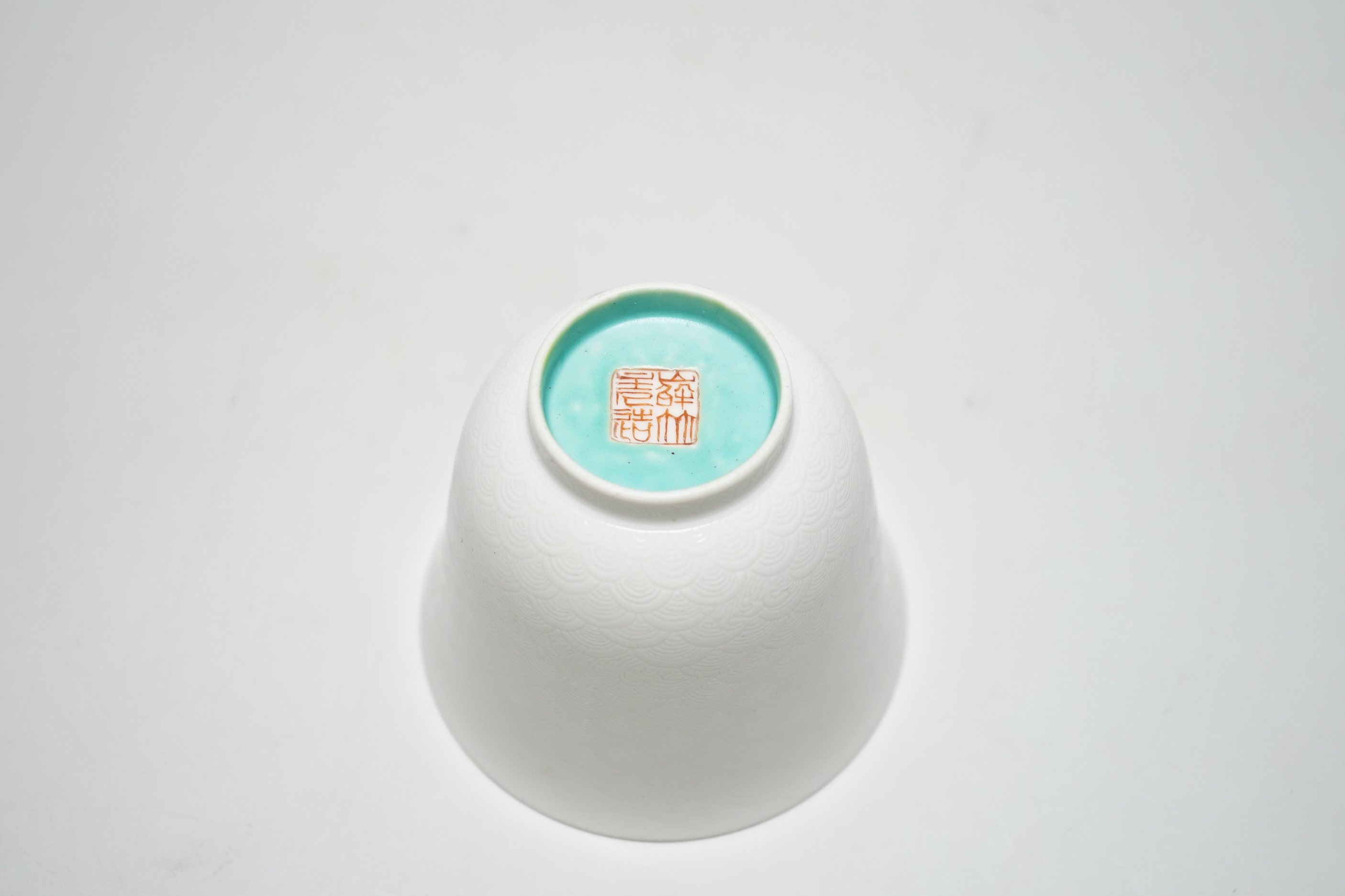 A Chinese famille rose cup, 7.5cm